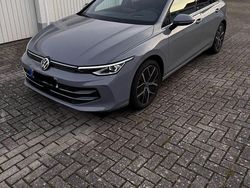 Grau Gebraucht 2024 VW Golf VIII Edition Limousine | 31.350 € (Fairer Preis)