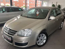 Wheat beige metallic Gebraucht 2005 VW Jetta Comfortline Limousine | 6.990 €