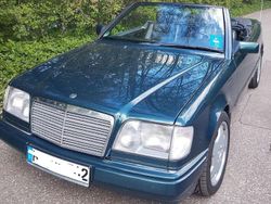 Grün Gebraucht 1997 Mercedes E220 Edition Cabrio | 28.500 €