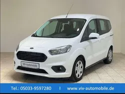 Weiß Gebraucht 2018 Ford Tourneo Courier Van / Kleinbus | 2.990 €