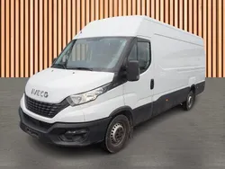 Weiß Gebraucht 2023 Iveco Daily Van | 29.980 € (Fairer Preis)