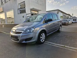 Silber Gebraucht 2011 Opel Zafira Selection Van / Kleinbus | 3.699 € (Fairer Preis)