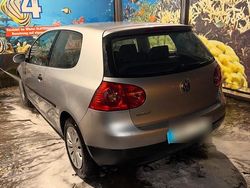 Grau Gebraucht 2005 VW Golf V Kleinwagen | 1.600 € (Fairer Preis)
