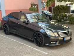 Schwarz Gebraucht 2009 Mercedes E350 AMG Limousine | 13.500 €