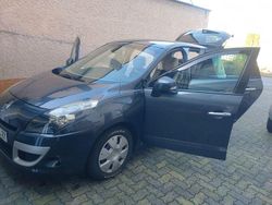 Schwarz Gebraucht 2010 Renault Scénic III Dynamique Van / Kleinbus | 4.300 € (Fairer Preis)