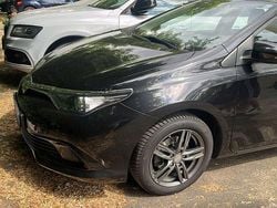 Schwarz Gebraucht 2016 Toyota Auris Cool Limousine | 9.500 € (Guter Preis)