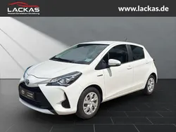 Weiss Gebraucht 2020 Toyota Yaris Hybrid Business Edition Limousine | 13.450 € (Fairer Preis)