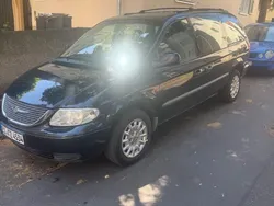 Schwarz Gebraucht 2001 Chrysler Voyager Van / Kleinbus | 3.800 €