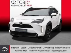 Schneeweiß Gebraucht 2024 Toyota Yaris Hybrid Plus | 25.489 € (Superpreis)