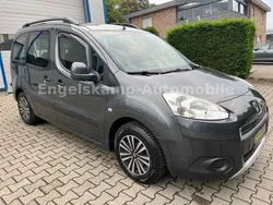 Grau Gebraucht 2015 Peugeot Partner Van / Kleinbus | 9.590 € (Teuer)