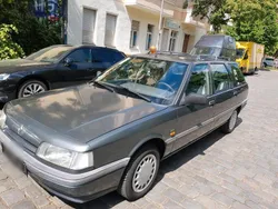 Grau Gebraucht 1991 Renault 21 Kombi | 1.850 €