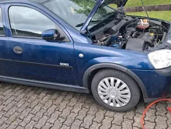 Blau Gebraucht 2002 Opel Corsa Limousine | 600 € (Guter Preis)