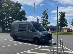 Grau Gebraucht 2024 Mercedes Sprinter Van | 90.000 €