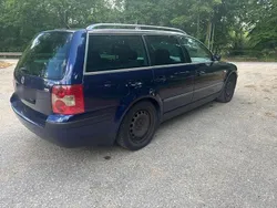 Blau Gebraucht 2002 VW Passat Kombi | 1.400 € (Teuer)
