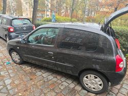 Schwarz Gebraucht 2005 Renault Clio II Kleinwagen | 400 €