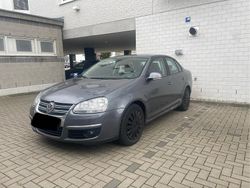 Grau Gebraucht 2007 VW Jetta Limousine | 2.799 € (Superpreis)