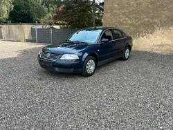 Blau Gebraucht 2001 VW Passat Limousine | 2.000 € (Fairer Preis)