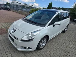Weiß Gebraucht 2009 Peugeot 5008 Premium Van / Kleinbus | 4.499 € (Teuer)
