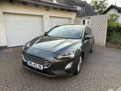 Grau Gebraucht 2020 Ford Focus Titanium Limousine | 16.200 € (Fairer Preis)