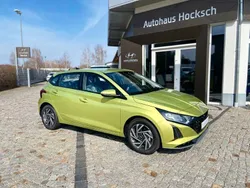 Grün Neu 2024 Hyundai i20 Trend Limousine | 20.890 € (Fairer Preis)