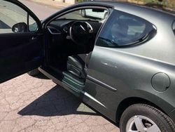 Grau Gebraucht 2009 Peugeot 207 Coupé | 2.700 € (Etwas zu teuer)