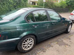Grün Gebraucht 1998 BMW 318 Limousine | 700 € (Fairer Preis)