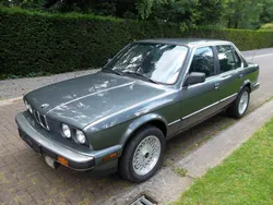 Grau Gebraucht 1986 BMW 325 Sport Line Limousine | 9.995 €