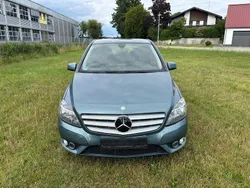 Blau Gebraucht 2013 Mercedes B180 Van / Kleinbus | 4.999 €