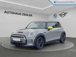 Moonwalk grey Gebraucht 2022 Mini Cooper SE Hatch Kleinwagen | 16.370 € (Guter Preis)