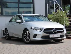 Iridiumsilber metallic Gebraucht 2021 Mercedes A200 Night Limousine | 23.900 € (Guter Preis)