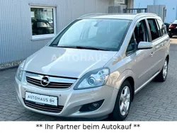 Beige Gebraucht 2008 Opel Zafira Innovation Van / Kleinbus | 4.950 € (Teuer)