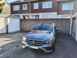 Grau Gebraucht 2019 Mercedes E300 AMG Kombi | 20.000 € (Guter Preis)