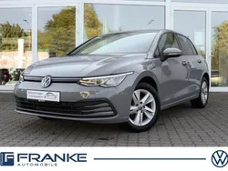 Mondsteingrau Gebraucht 2021 VW Golf VIII Life Limousine | 20.900 € (Fairer Preis)