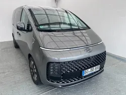 Olivine grey / met Gebraucht 2024 Hyundai Staria Signature Van | 53.990 € (Etwas zu teuer)