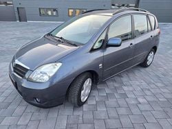 Grau Gebraucht 2004 Toyota Corolla Verso Sol Van / Kleinbus | 4.300 € (Fairer Preis)