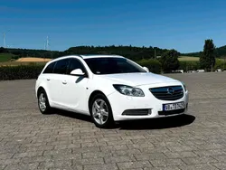 Weiß Gebraucht 2012 Opel Insignia Kombi | 8.500 €
