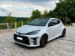 Weiß Gebraucht 2022 Toyota Yaris Limousine | 36.700 € (Teuer)