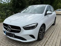 Weiß Gebraucht 2023 Mercedes B200 Advanced Van / Kleinbus | 27.999 € (Guter Preis)