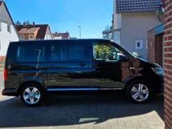 Schwarz Gebraucht 2017 VW T6 Highline Van | 39.950 € (Fairer Preis)