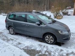 Grau Gebraucht 2018 VW Sharan Comfortline Van / Kleinbus | 16.444 € (Superpreis)