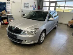 Grau Gebraucht 2012 Skoda Octavia Elegance Limousine | 7.600 € (Fairer Preis)