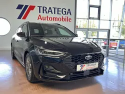 Agate black metallic Gebraucht 2024 Ford Focus ST-Line Kombi | 25.290 € (Superpreis)