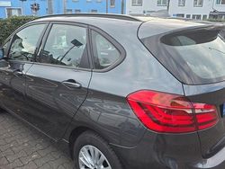 Grau Gebraucht 2016 BMW 218 Active Tourer Van / Kleinbus | 12.300 € (Etwas zu teuer)
