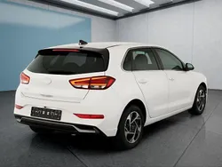 Weiß Neu 2025 Hyundai i30 Style Limousine | 25.449 € (Etwas zu teuer)