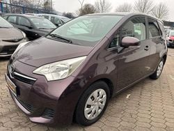 Grau Gebraucht 2012 Toyota Verso-S Life Van / Kleinbus | 6.990 € (Fairer Preis)