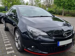 Schwarz Gebraucht 2013 Opel Astra GTC Sport Limousine | 4.950 € (Guter Preis)