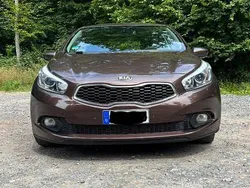 Braun Gebraucht 2013 Kia Ceed Attract Limousine | 6.100 € (Fairer Preis)