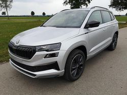 Reflexsilber metallic Neu 2025 Skoda Karoq SportLine SUV | 41.790 € (Teuer)