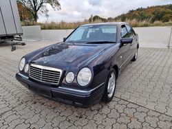 Violet Gebraucht 1998 Mercedes E240 Avantgarde Limousine | 2.900 €
