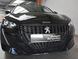 Schwarz Gebraucht 2023 Peugeot 208 Allure Kleinwagen | 16.680 € (Guter Preis)